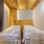 Boutique Alpine Two-bedroom By Supastays Апартаменты Курмайор