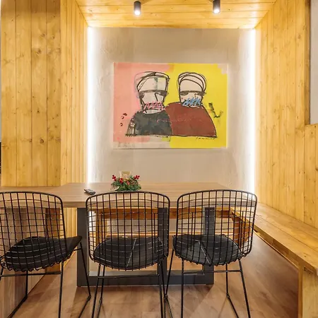 Boutique Alpine Two-bedroom By Supastays
