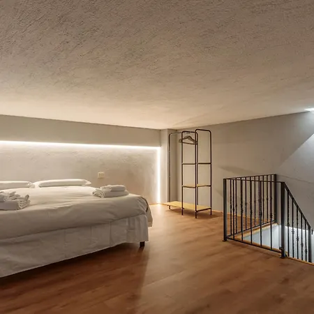 Boutique Alpine Two-bedroom By Supastays דירה *