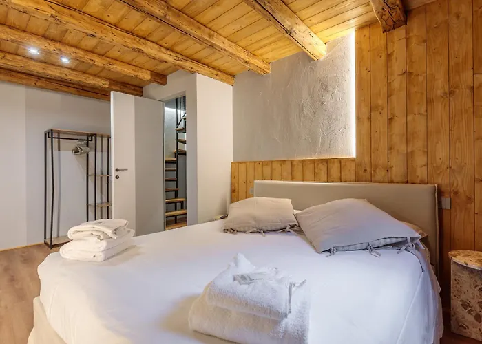 Boutique Alpine Two-bedroom By Supastays * Courmayeur