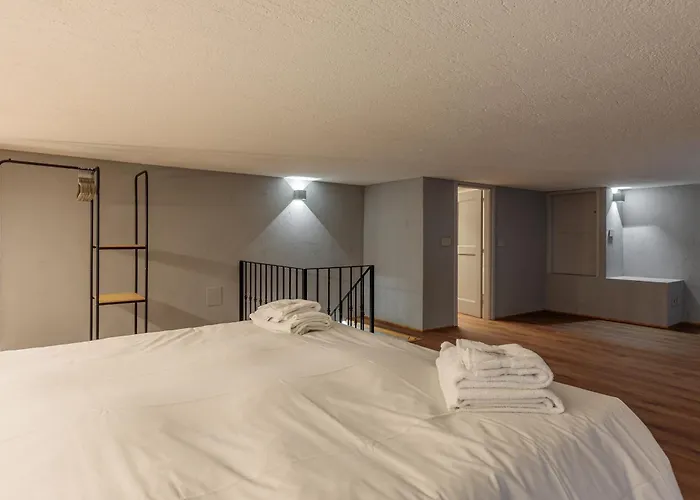 Boutique Alpine Two-bedroom By Supastays *